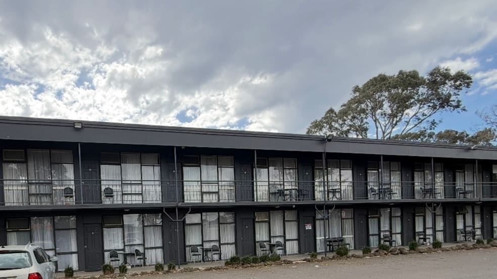 Click to view all images 4 Power Road Doveton VIC 3177 - Image 3