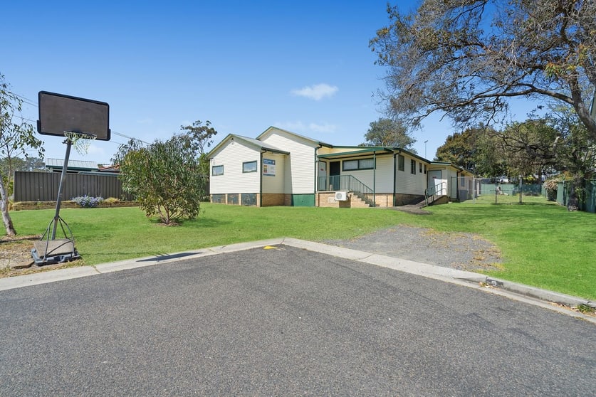 Click to view all images 2 Amiens Avenue Engadine NSW 2233 - Image 2