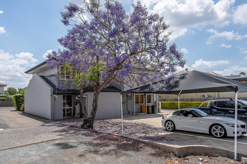 Click to view all images 2/187 Long Street East Graceville QLD 4075 - Image 3