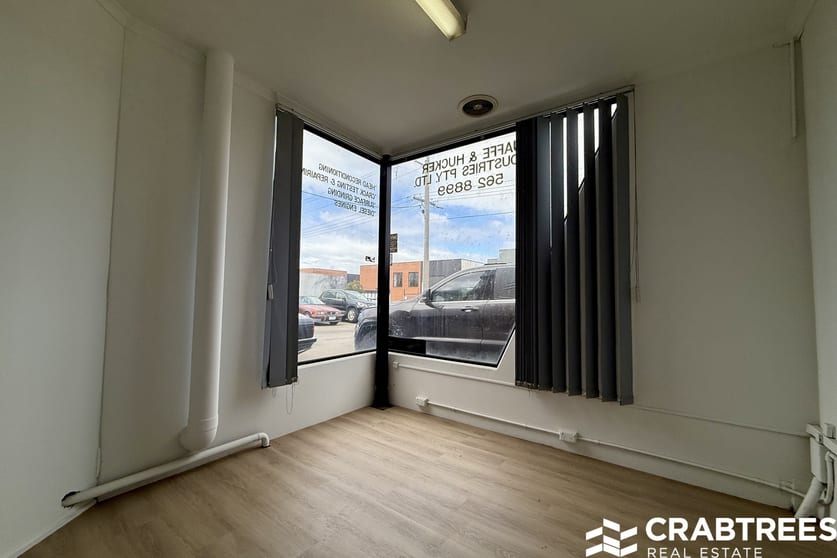 Click to view all images 3/3-5 Natalia Avenue Oakleigh South VIC 3167 - Image 3