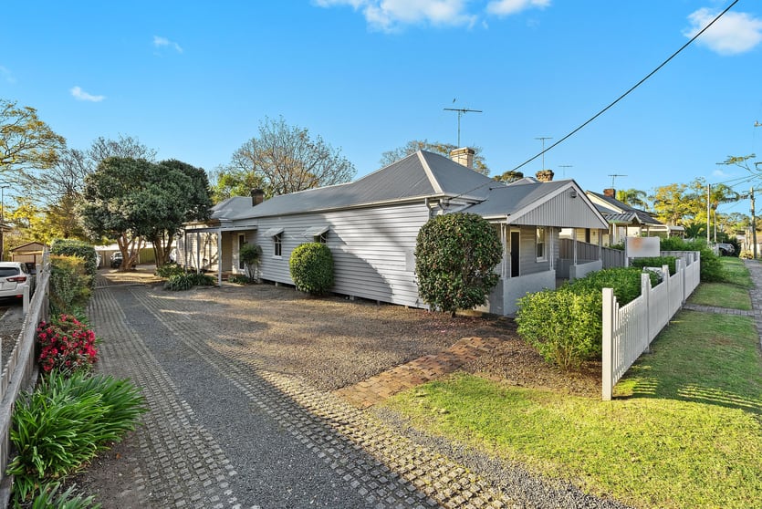 Click to view all images 19 - 21 Lemongrove Road Penrith NSW 2750 - Image 2