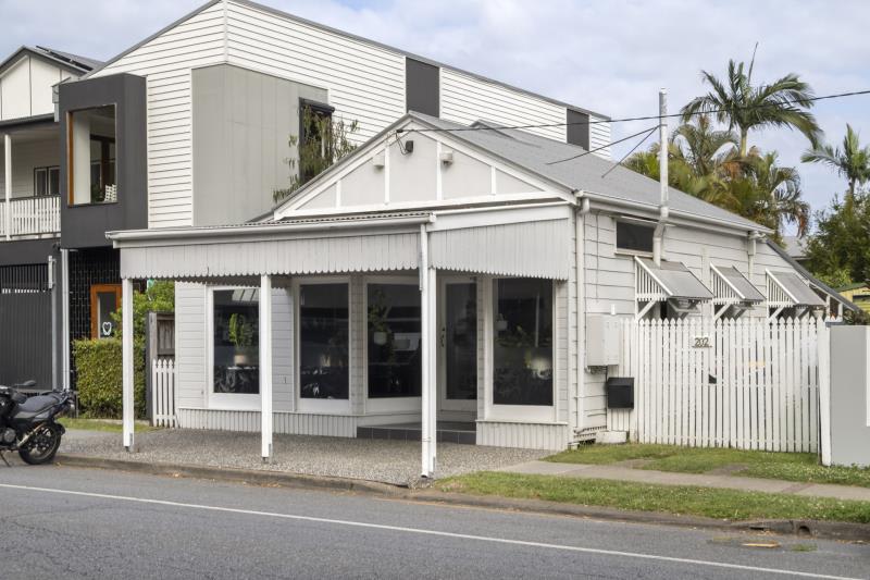Click to view all images 202 Hawthorne Road Hawthorne QLD 4171 - Image 1