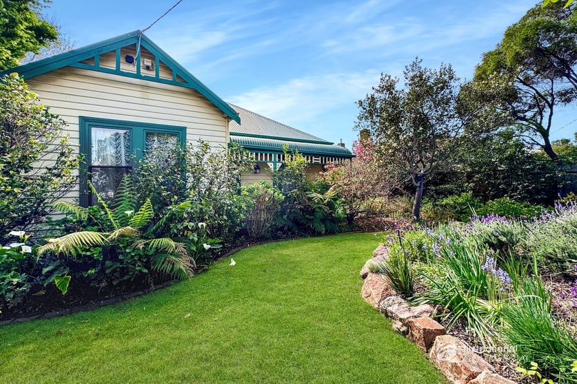 Click to view all images 164 Macleod Street Bairnsdale VIC 3875 - Image 1