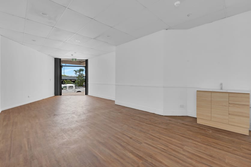 Click to view all images 8/32 River Esplanade Mooloolaba QLD 4557 - Image 3