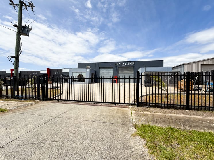 Click to view all images 32 Brett Drive Carrum Downs VIC 3201 - Image 2