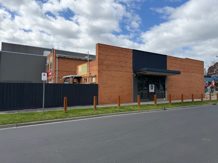 Click to view all images 274 Seaford Road Seaford VIC 3198 - Image 3
