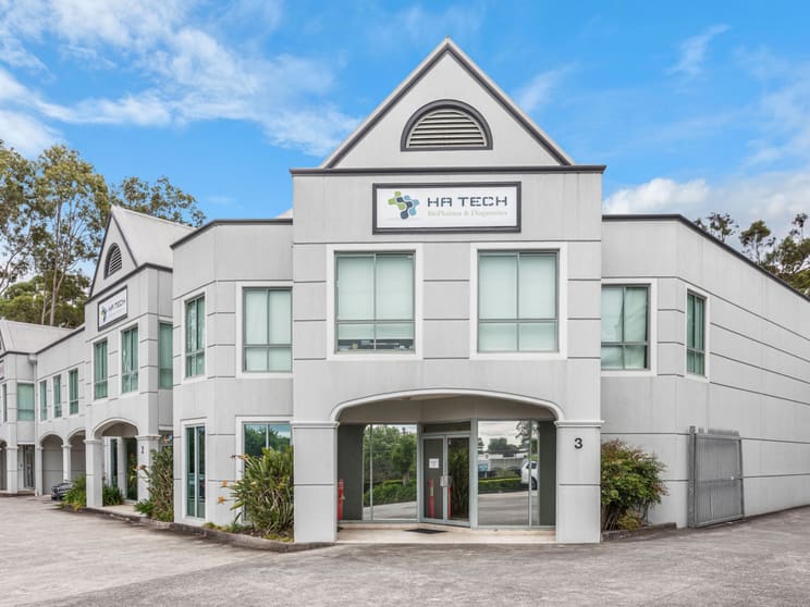 Click to view all images 2+3/3 Packard Avenue Castle Hill NSW 2154 - Image 1