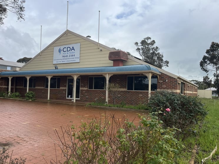 Click to view all images 4 Henrietta St York WA 6302 - Image 2