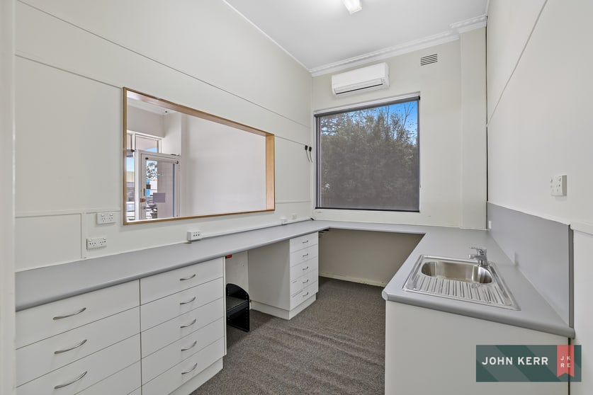 Click to view all images 15 Fowler Street Moe VIC 3825 - Image 3
