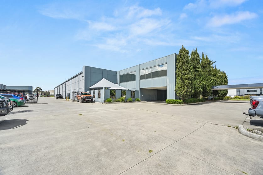 Click to view all images 19 Henderson Road Knoxfield VIC 3180 - Image 2