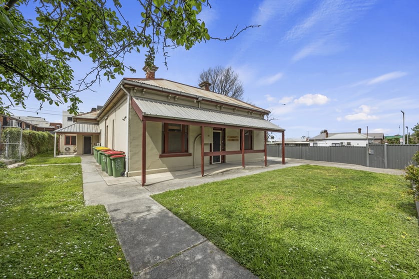 Click to view all images 85 Cowper Street Footscray VIC 3011 - Image 2