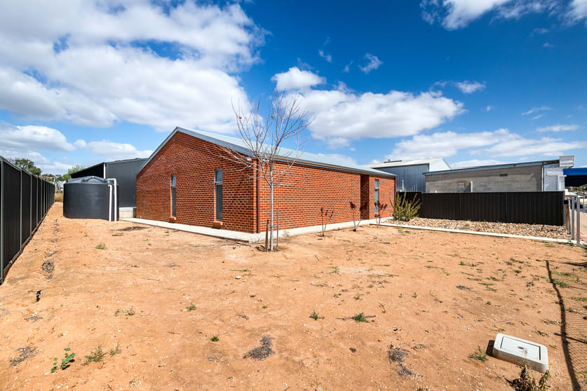 Click to view all images 9 Bice Street Barmera SA 5345 - Image 2