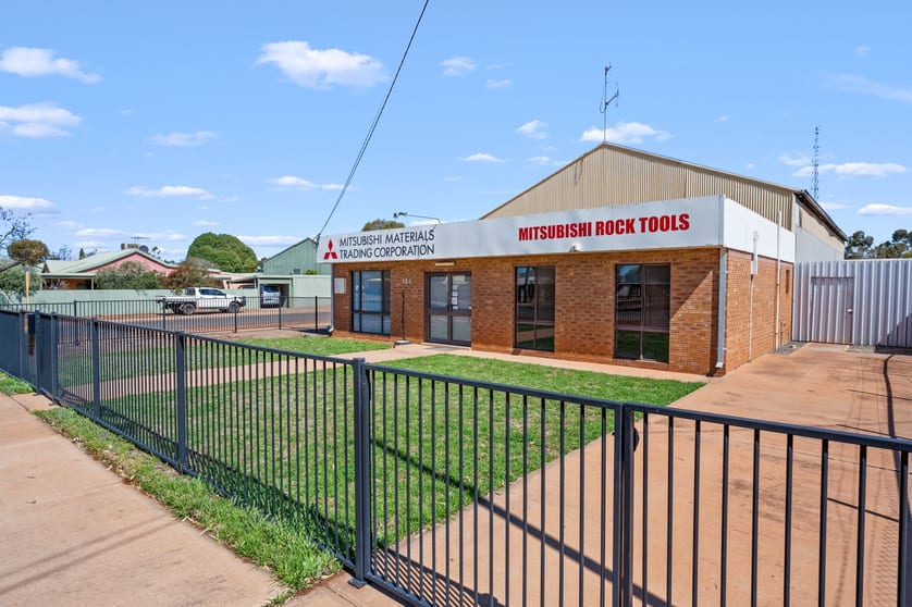 Click to view all images 184 Dugan Street Kalgoorlie WA 6430 - Image 2