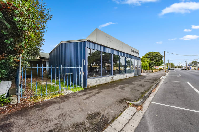 Click to view all images Mount Gambier SA 5290 - Image 2