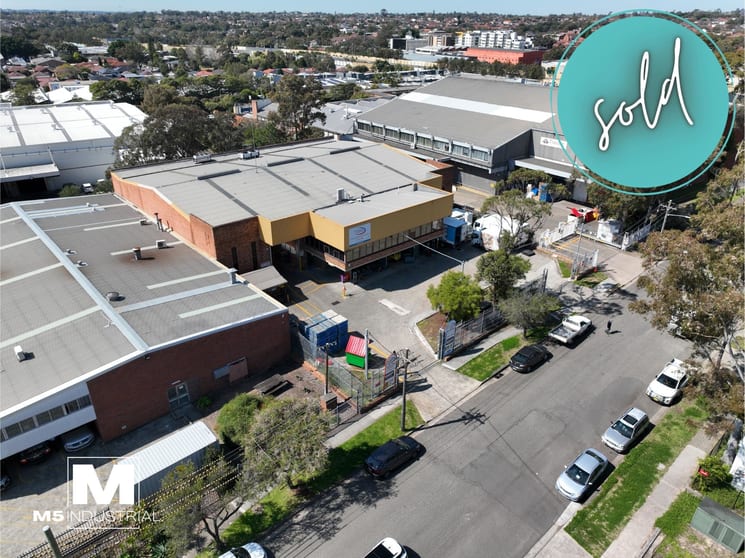 Click to view all images 19 Garema Circuit Kingsgrove NSW 2208 - Image 3