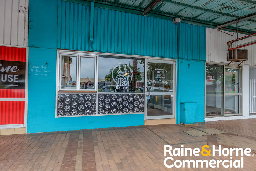 Click to view all images 71 Dandaloo Street Narromine NSW 2821 - Image 3