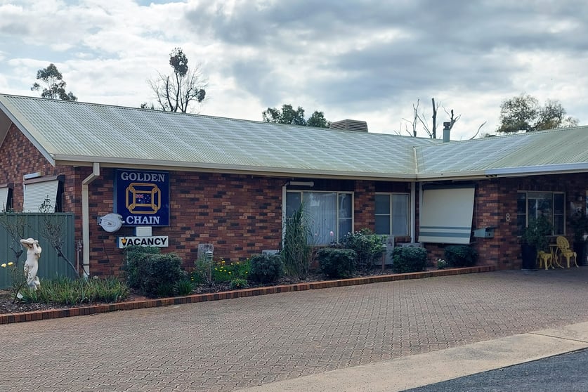 Click to view all images 8 Hargraves Lane Gilgandra NSW 2827 - Image 2