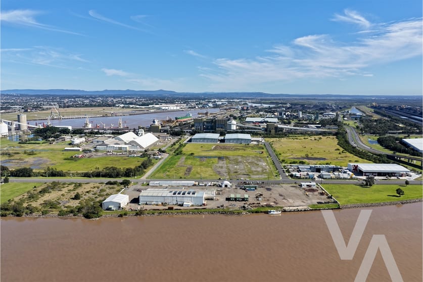 Click to view all images 64 Greenleaf Road Kooragang NSW 2304 - Image 2