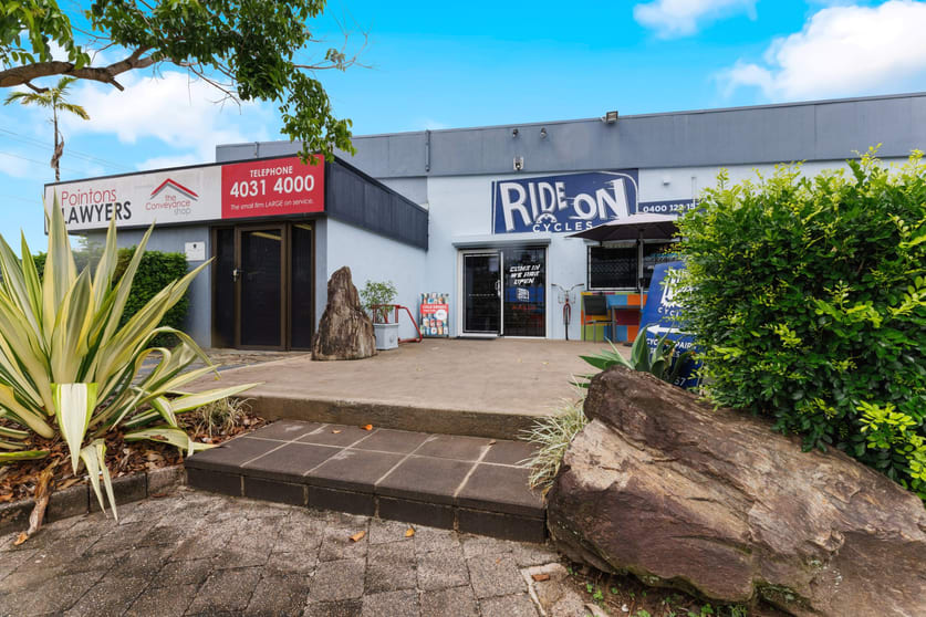 Click to view all images 1&2/117-121 Anderson Street Manunda QLD 4870 - Image 3