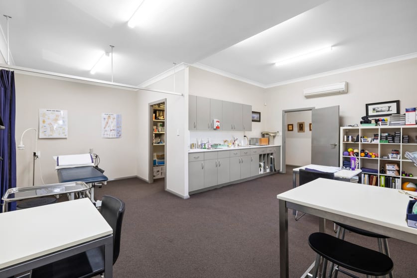 Click to view all images 42 Thomas Street Cardiff NSW 2285 - Image 3
