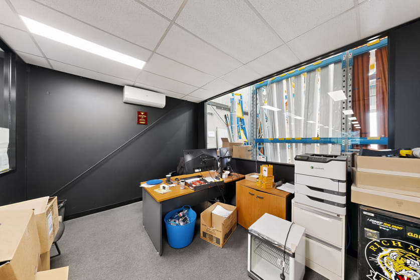 Click to view all images 115 Dohertys Road Altona North VIC 3025 - Image 3
