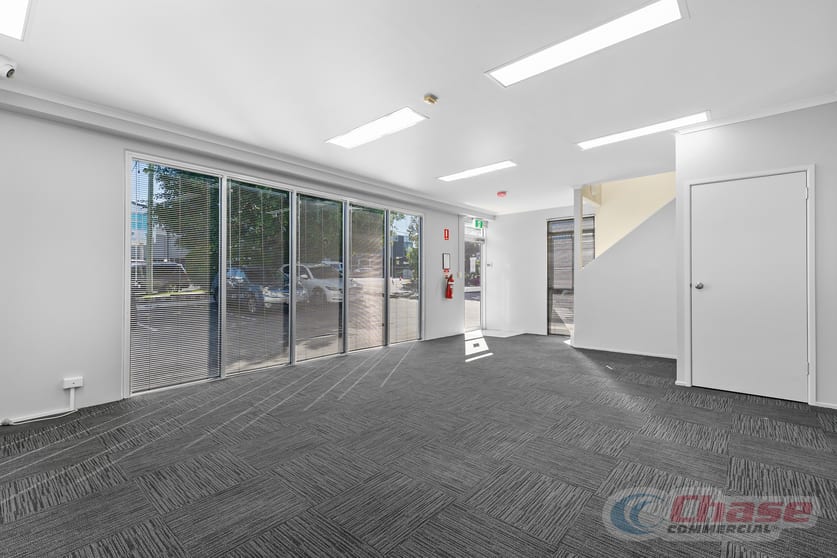 Click to view all images 2/60 Caswell Street East Brisbane QLD 4169 - Image 3