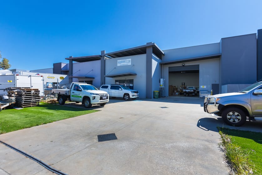 Click to view all images 2/10 Bushland Ridge Bibra Lake WA 6163 - Image 2