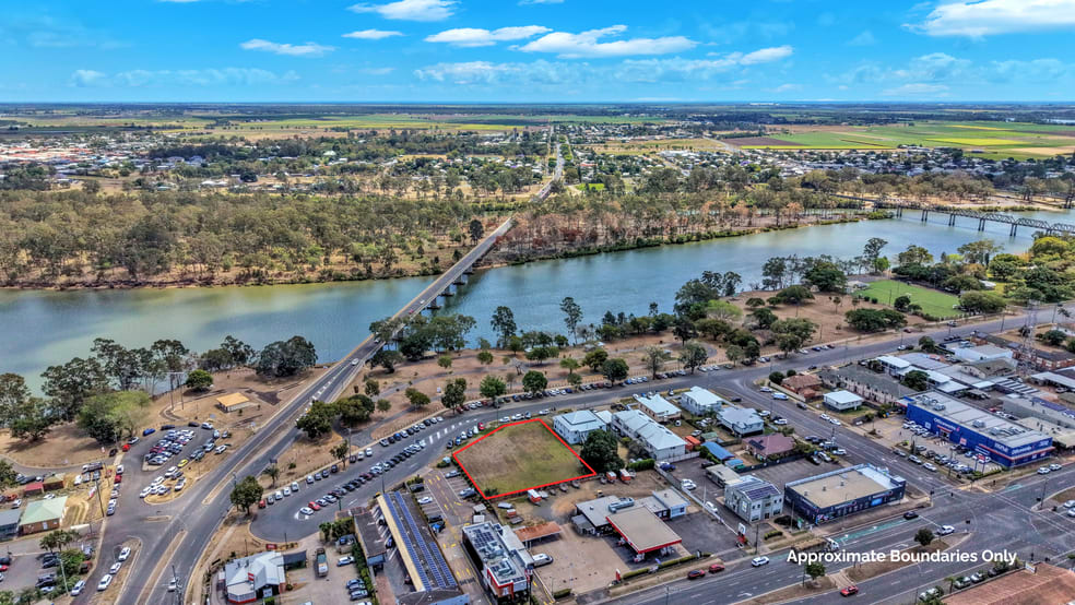 Click to view all images 88 & 90 Quay Street Bundaberg West QLD 4670 - Image 2