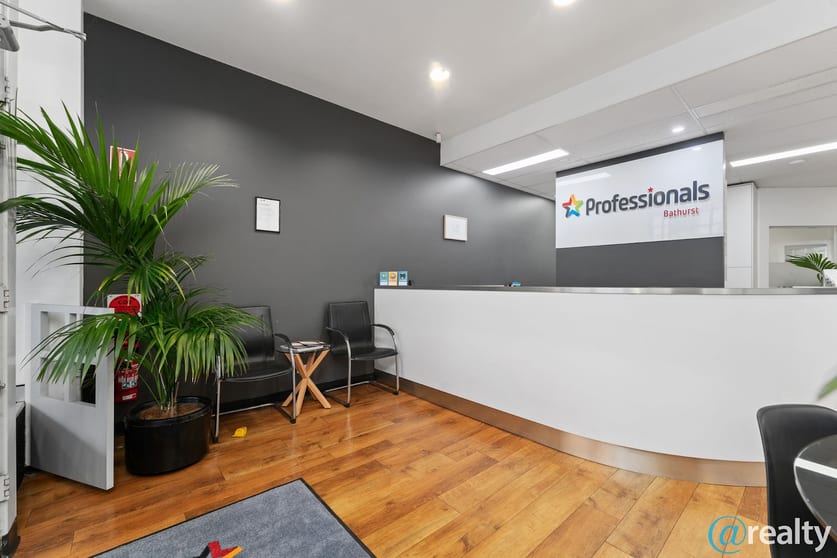 Click to view all images 55 William Street Bathurst NSW 2795 - Image 1