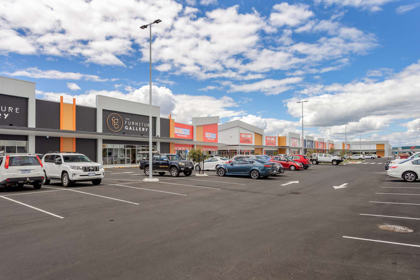 Click to view all images 11 The Promenade Australind WA 6233 - Image 3