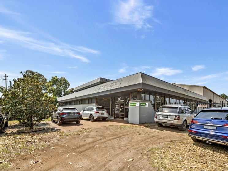 Click to view all images Chipping Norton NSW 2170 - Image 3
