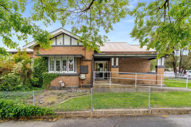 Click to view all images Central Location/1 Dora Street Orange NSW 2800 - Image 1