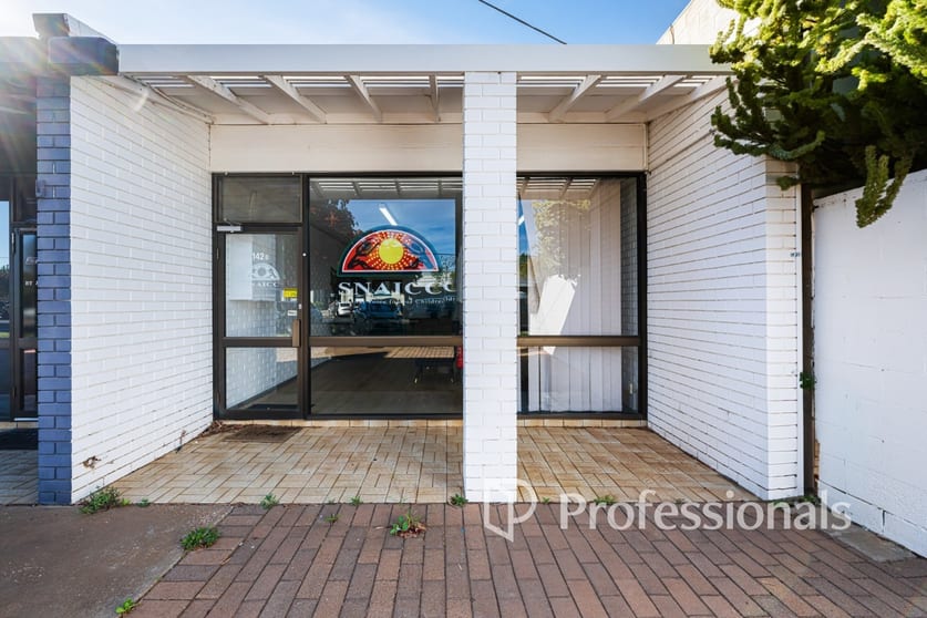Click to view all images 1 & 2/142 Lime Avenue Mildura VIC 3500 - Image 2