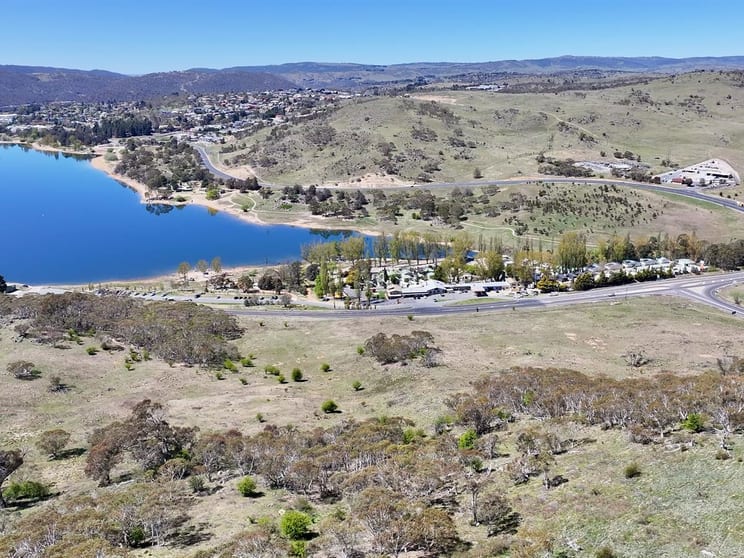 Click to view all images Lake Jindabyne Village Jindabyne NSW 2627 - Image 2