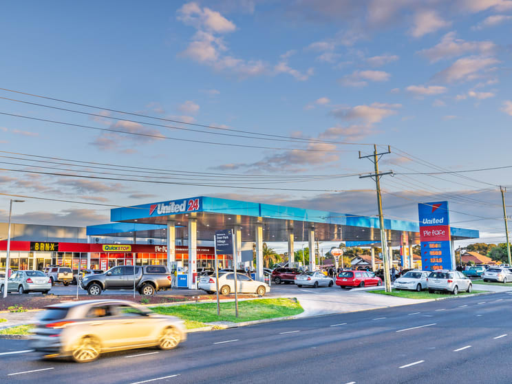 Click to view all images 806-810 Ballarat Road Deer Park VIC 3023 - Image 1