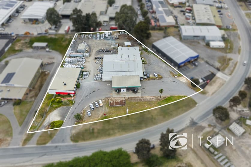 Click to view all images 2E Thistle Street Golden Square VIC 3555 - Image 1