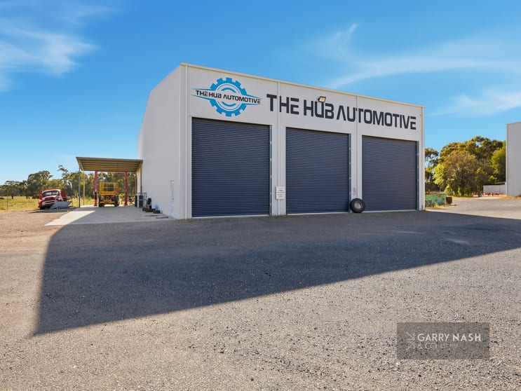 Click to view all images 100-104 Fortune Street Rutherglen VIC 3685 - Image 2