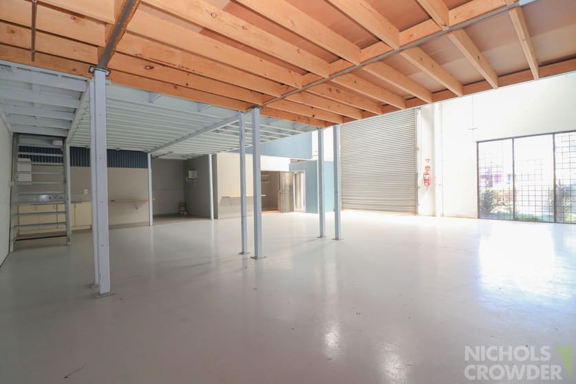 Click to view all images 2/31 Heversham Drive Seaford VIC 3198 - Image 3