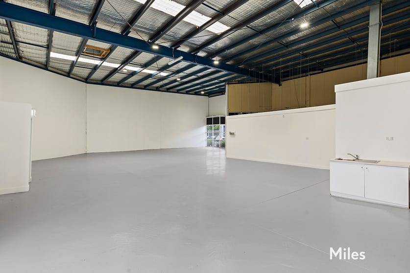 Click to view all images 9/72-74 Chifley Drive Preston VIC 3072 - Image 3