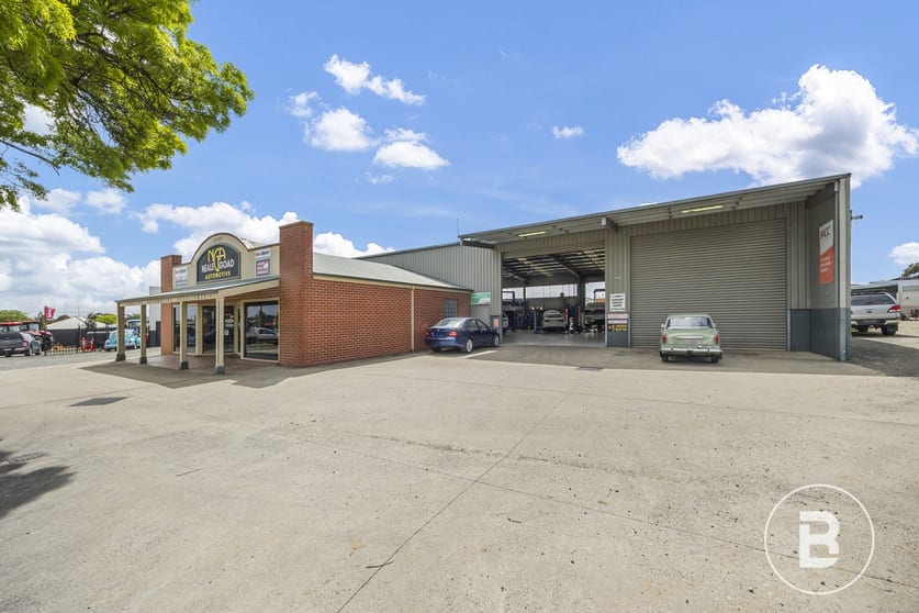 Click to view all images 204-212 Burnbank Street Wendouree VIC 3355 - Image 1
