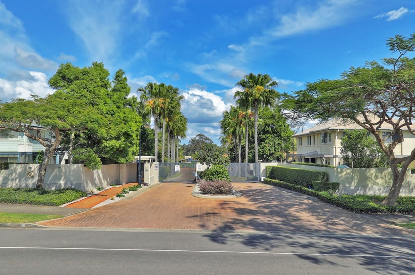 Click to view all images Ormiston QLD 4160 - Image 2