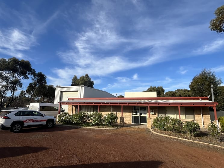 55 Fairway Street Narrogin WA 6312 - Image 1