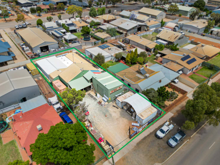 Click to view all images 195 Forrest Street Kalgoorlie WA 6430 - Image 2