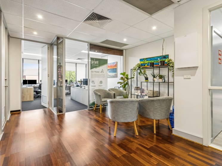 Click to view all images 9/1a Main Street Mornington VIC 3931 - Image 2