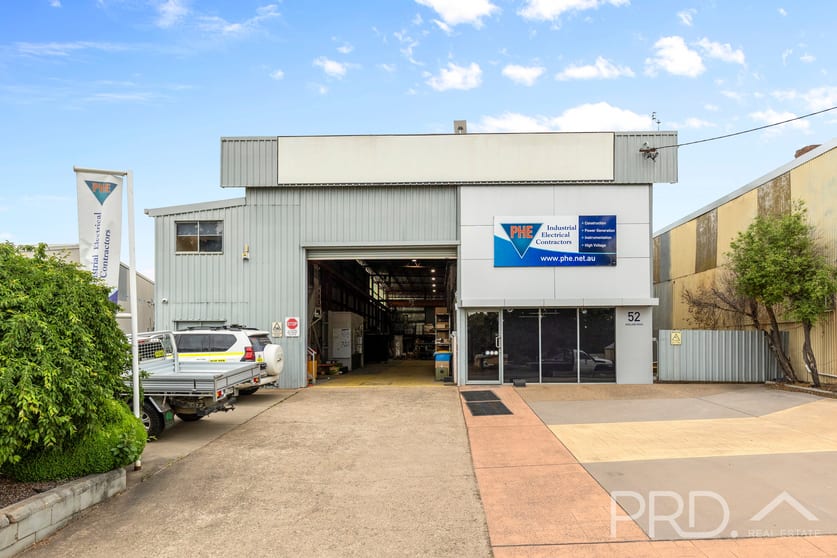 Click to view all images 52 Adelong Road Tumut NSW 2720 - Image 2