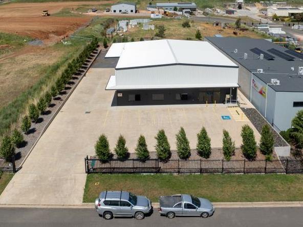 Click to view all images 14 Elwin Drive Orange NSW 2800 - Image 1