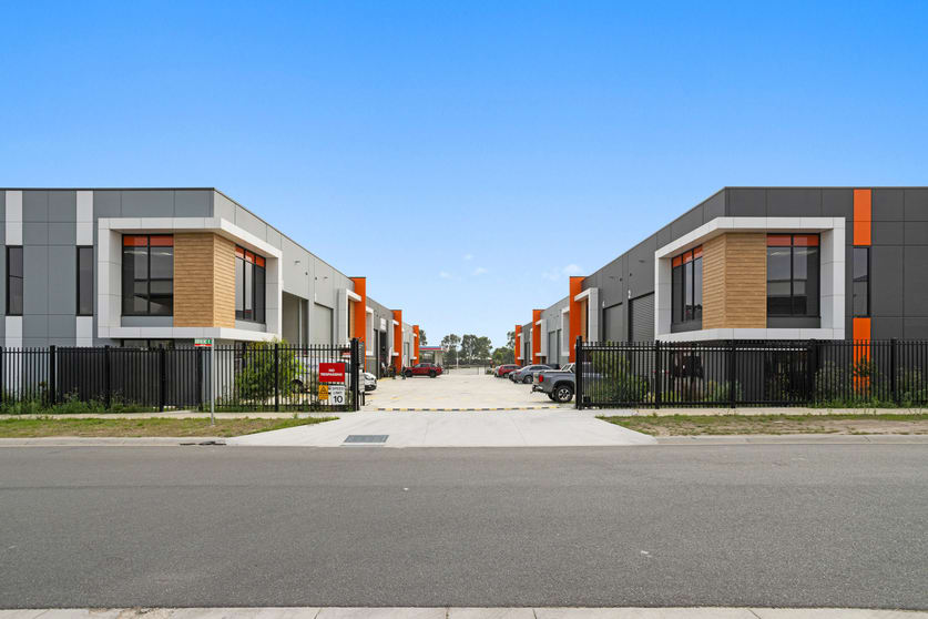 Click to view all images 30 Faraday Boulevard Cranbourne West VIC 3977 - Image 1