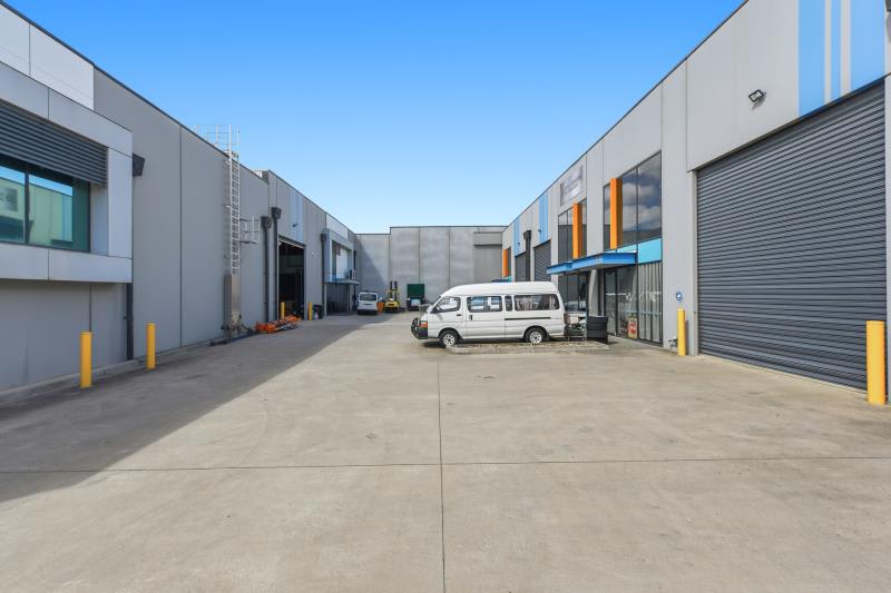 Click to view all images 15 Tango Circuit Pakenham VIC 3810 - Image 3