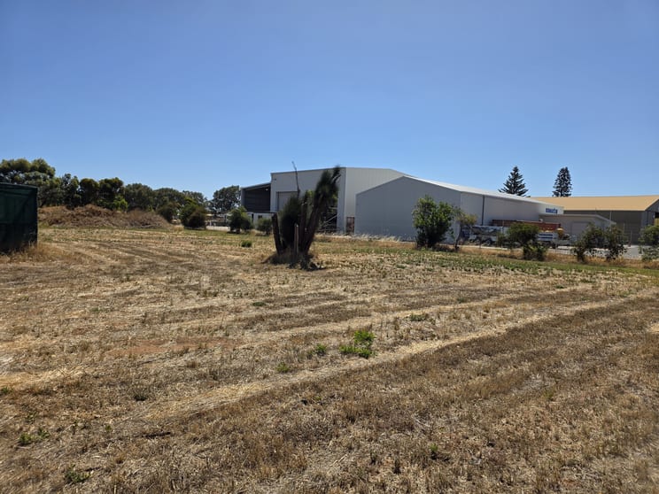 Click to view all images 104 Edward Road Utakarra WA 6530 - Image 3