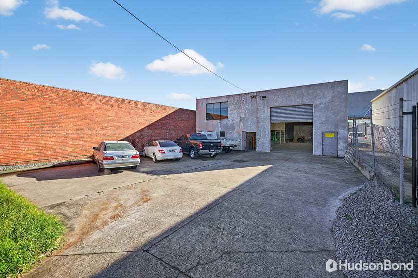 Click to view all images 30 McIntosh Street Airport West VIC 3042 - Image 2